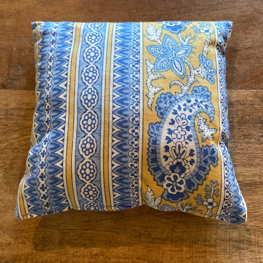 Pierre Deux fabric square lavender sachet